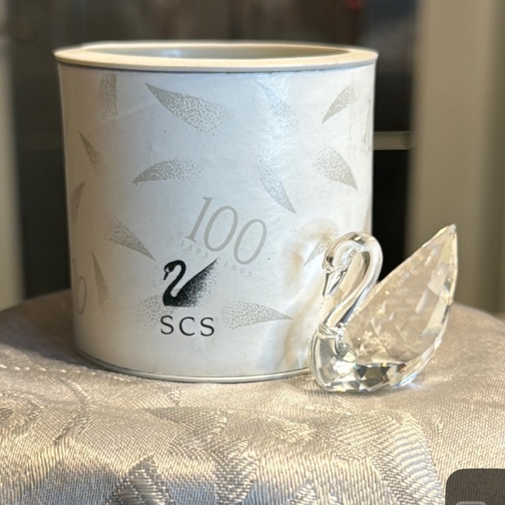 SWAROVSKI SWAN 🦢 Feathered Beauties Collection 100 YEARS ADDITION. Boxed 1 1/8” - Picture 2 of 8